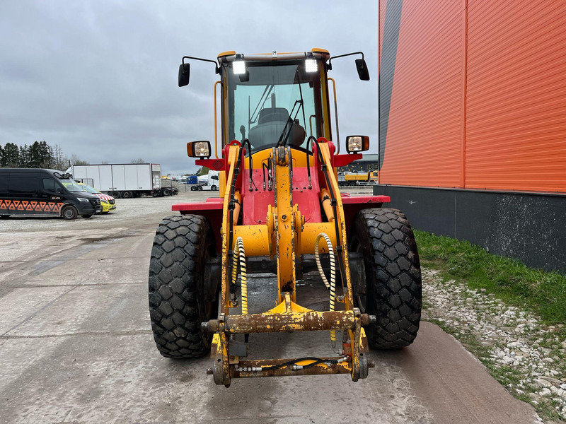 Volvo L 30 B-Z/X 4x4 AC / QUICK COUPLER / BUCKET + FORKS - Колісний навантажувач: фото 4 Volvo L 30 B-Z/X 4x4 AC / QUICK COUPLER / BUCKET + FORKS - Колісний навантажувач: фото 4