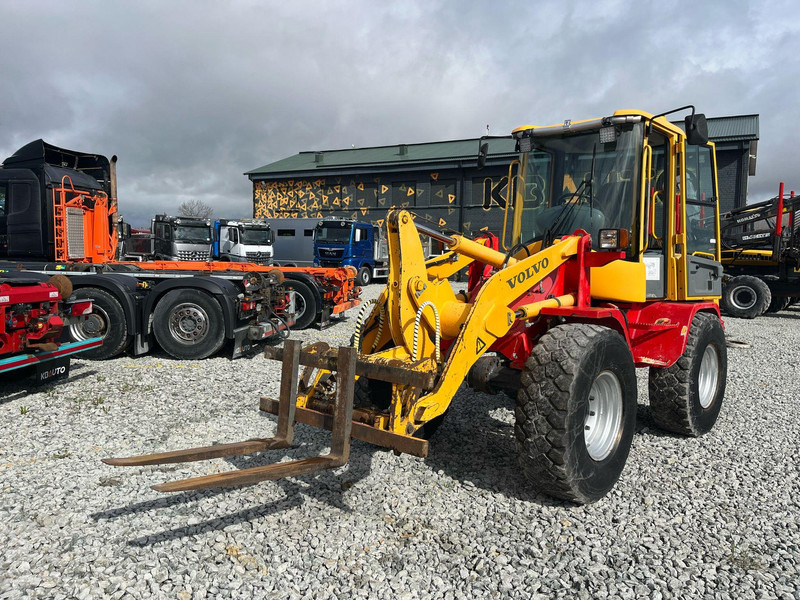 Volvo L 30 B-Z/X 4x4 AC / QUICK COUPLER / BUCKET + FORKS - Колісний навантажувач: фото 2 Volvo L 30 B-Z/X 4x4 AC / QUICK COUPLER / BUCKET + FORKS - Колісний навантажувач: фото 2