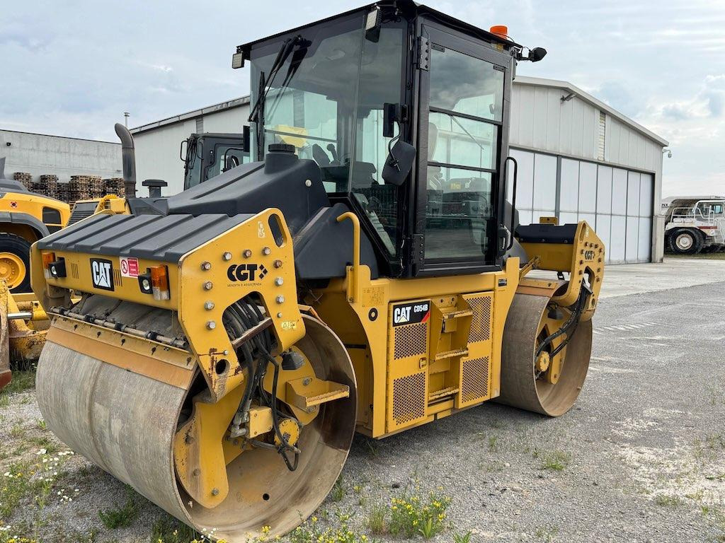 Caterpillar CD54B - Дорожній каток: фото 2 Caterpillar CD54B - Дорожній каток: фото 2