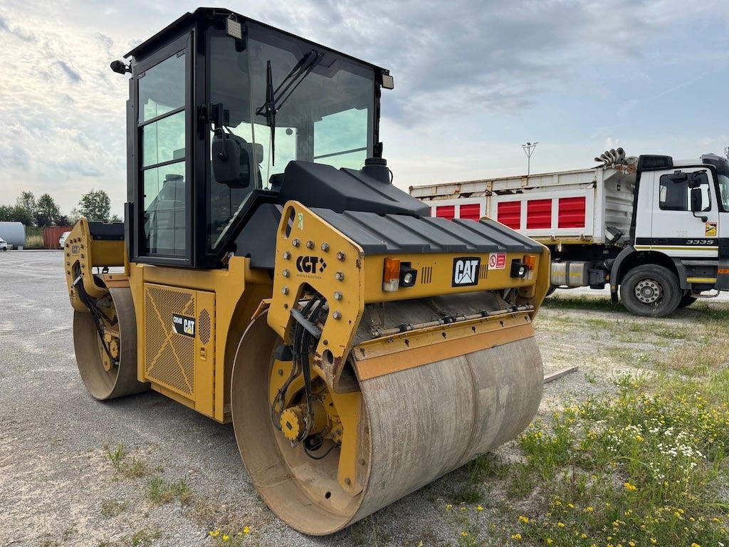 Caterpillar CD54B - Дорожній каток: фото 4 Caterpillar CD54B - Дорожній каток: фото 4