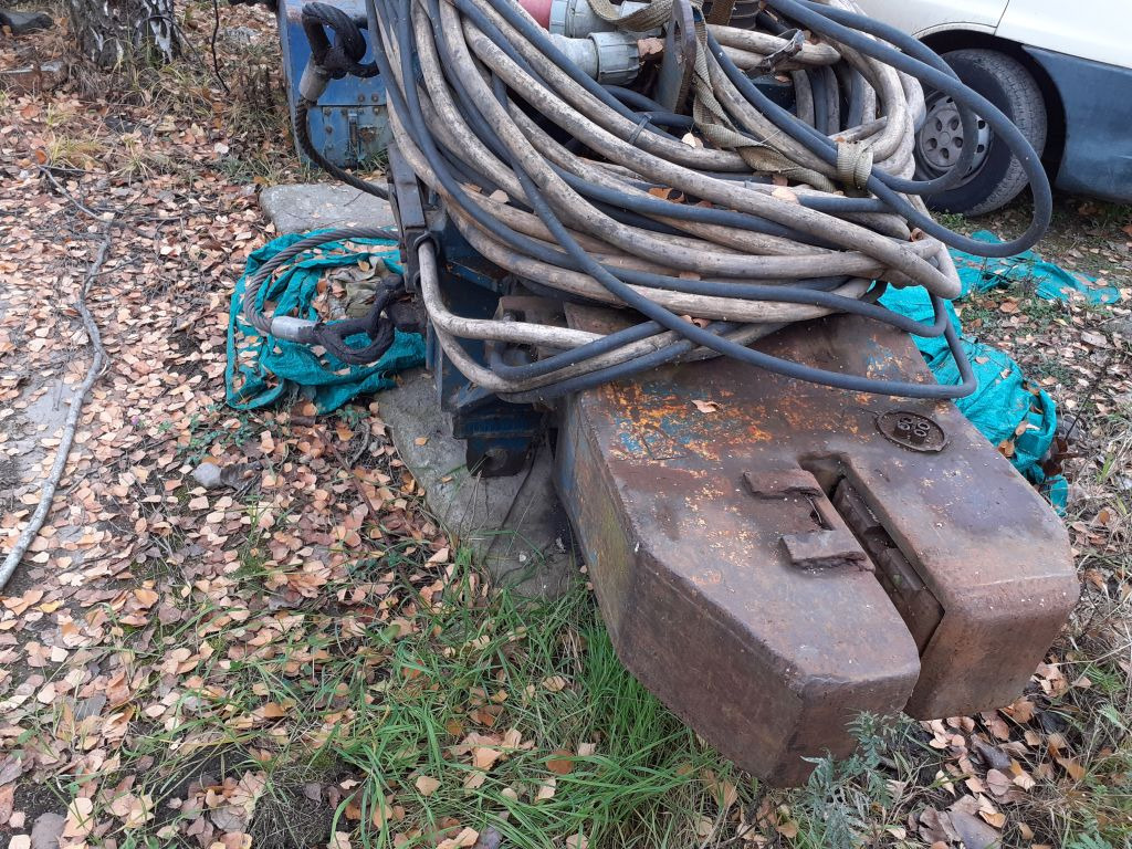 Wibromłot elektryczny TOMEN VM2-2000 do larsenów - Навісне обладнання в категорії Будівельна техніка: фото 3 Wibromłot elektryczny TOMEN VM2-2000 do larsenów - Навісне обладнання в категорії Будівельна техніка: фото 3