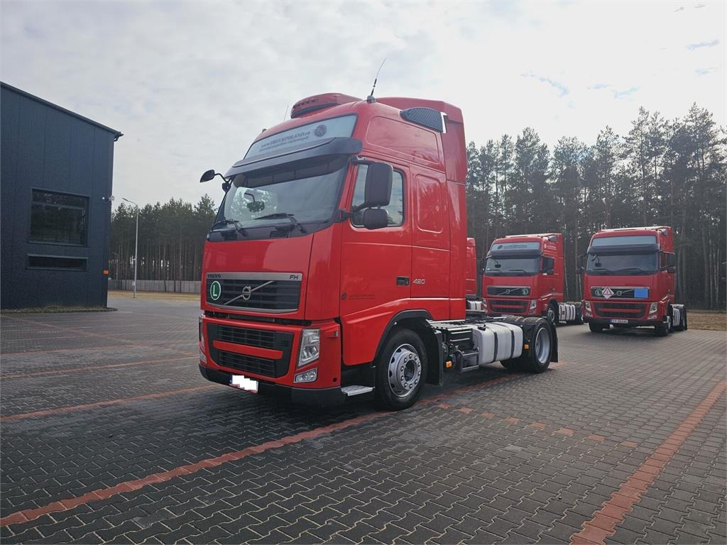 Volvo FH13 XXL NEW TIRES MANUAL 420 EURO 5 2011 - Тягач: фото 2 Volvo FH13 XXL NEW TIRES MANUAL 420 EURO 5 2011 - Тягач: фото 2