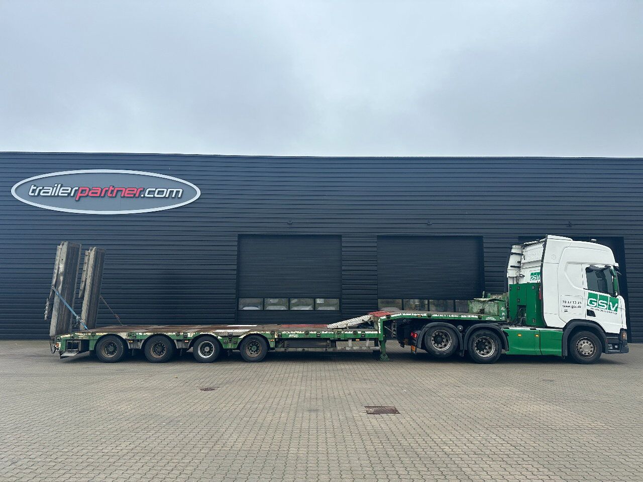 AMT 4 axle Lowloader / Ramps - Низькорамна платформа напівпричіп: фото 1 AMT 4 axle Lowloader / Ramps - Низькорамна платформа напівпричіп: фото 1