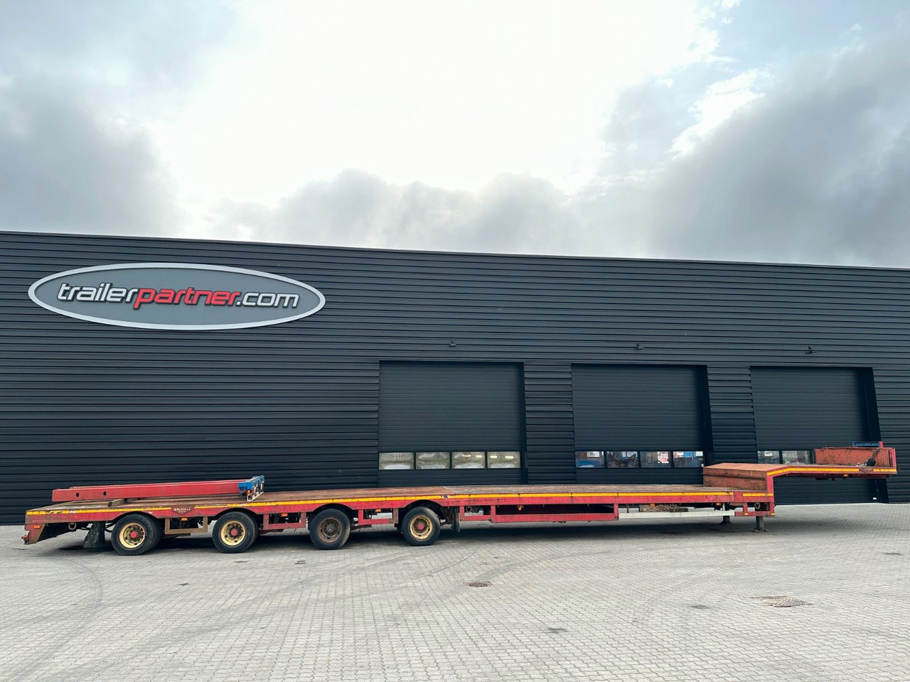 Broshuis 4 achs tieflader / 2 x ausziehbar / 43.650 mm - Низькорамна платформа напівпричіп: фото 1 Broshuis 4 achs tieflader / 2 x ausziehbar / 43.650 mm - Низькорамна платформа напівпричіп: фото 1