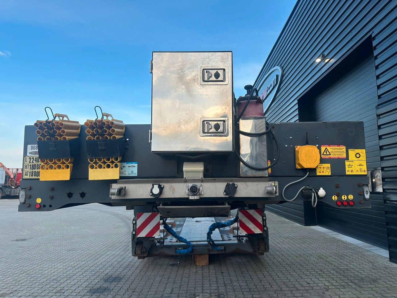 Faymonville 2 achs tiefbett / ausziehbar / Forstmaschinen - Низькорамна платформа напівпричіп: фото 4 Faymonville 2 achs tiefbett / ausziehbar / Forstmaschinen - Низькорамна платформа напівпричіп: фото 4