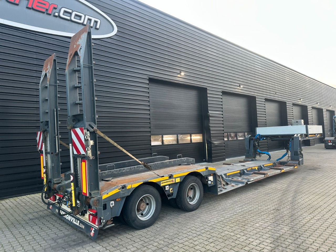 Faymonville 2 achs tiefbett / ausziehbar / Forstmaschinen - Низькорамна платформа напівпричіп: фото 2 Faymonville 2 achs tiefbett / ausziehbar / Forstmaschinen - Низькорамна платформа напівпричіп: фото 2