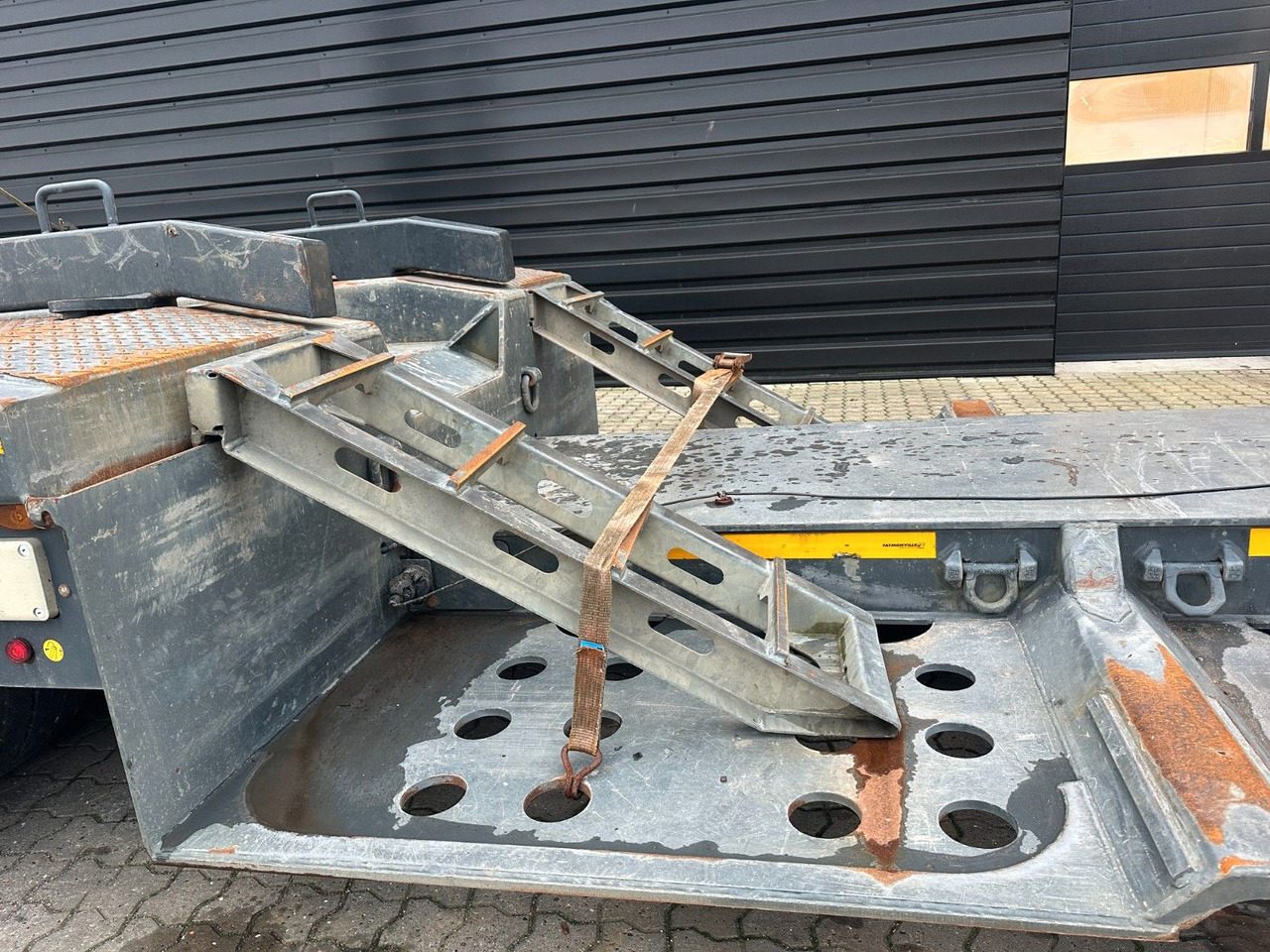 Faymonville 2 achs tiefbett / ausziehbar / Forstmaschinen - Низькорамна платформа напівпричіп: фото 5 Faymonville 2 achs tiefbett / ausziehbar / Forstmaschinen - Низькорамна платформа напівпричіп: фото 5