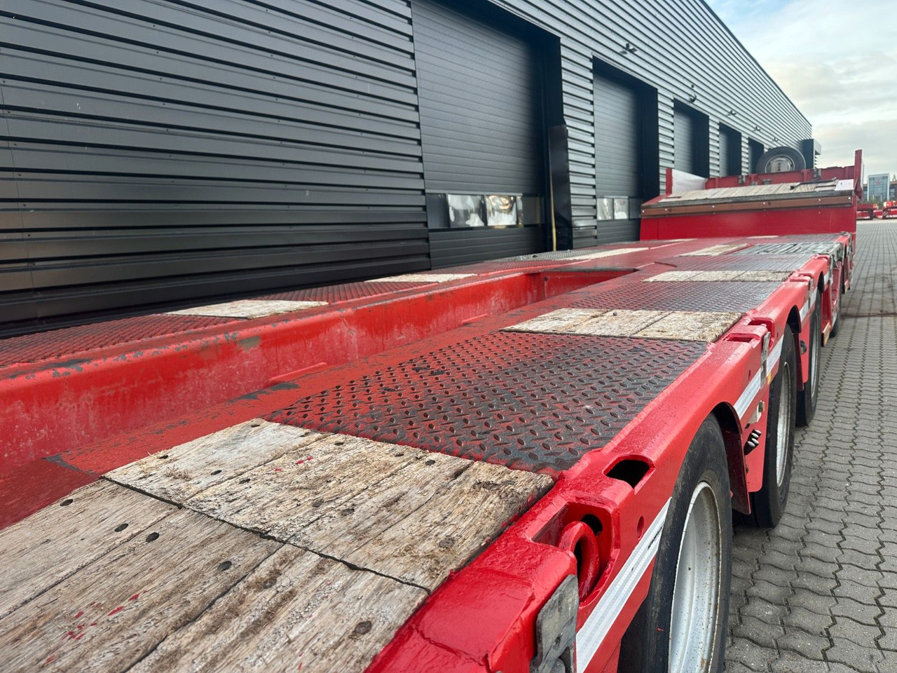 Faymonville 4 achs tieflader / ausziehbar / Radmulden - Низькорамна платформа напівпричіп: фото 5 Faymonville 4 achs tieflader / ausziehbar / Radmulden - Низькорамна платформа напівпричіп: фото 5