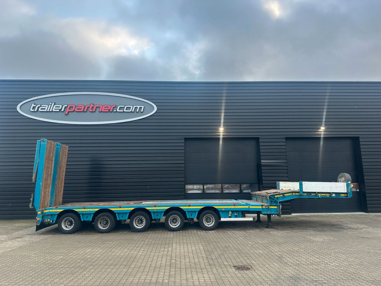 Faymonville 5 achs tieflader / Hydr. Verbreiterung HAUM-V - Низькорамна платформа напівпричіп: фото 1 Faymonville 5 achs tieflader / Hydr. Verbreiterung HAUM-V - Низькорамна платформа напівпричіп: фото 1