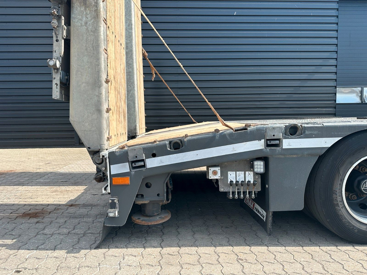 Faymonville Maxtrailer 4 achs tieflader / Zwangslenkung - Низькорамна платформа напівпричіп: фото 3 Faymonville Maxtrailer 4 achs tieflader / Zwangslenkung - Низькорамна платформа напівпричіп: фото 3