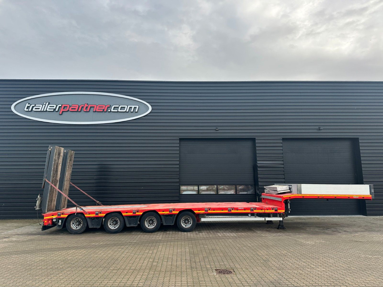 Goldhofer Stepstar 4 achs tieflader / Ausziehbar - Низькорамна платформа напівпричіп: фото 1 Goldhofer Stepstar 4 achs tieflader / Ausziehbar - Низькорамна платформа напівпричіп: фото 1