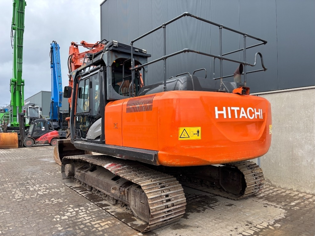 Hitachi ZX 210 LC-6 - Гусеничний екскаватор: фото 3 Hitachi ZX 210 LC-6 - Гусеничний екскаватор: фото 3
