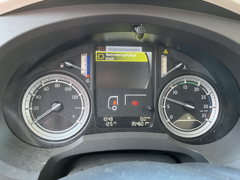 DAF LF 210 FA / 12 Ton / 354 dkm / Box / Laadklep / NL Truck - Вантажівка з закритим кузовом: фото 4 DAF LF 210 FA / 12 Ton / 354 dkm / Box / Laadklep / NL Truck - Вантажівка з закритим кузовом: фото 4