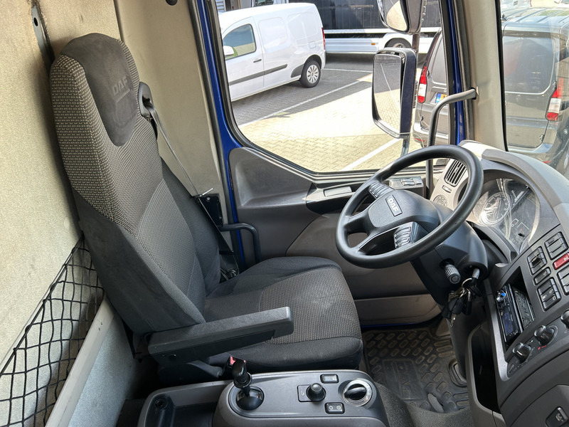 DAF LF 210 FA / 361 dkm / Curtainside / Loadlift / NL Truck - Тентована вантажівка: фото 3 DAF LF 210 FA / 361 dkm / Curtainside / Loadlift / NL Truck - Тентована вантажівка: фото 3