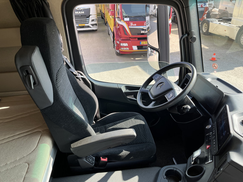 Mercedes-Benz Actros 2124 / 2023 / 18 Ton / 76 dkm / Box / Laadklep - Вантажівка з закритим кузовом: фото 3 Mercedes-Benz Actros 2124 / 2023 / 18 Ton / 76 dkm / Box / Laadklep - Вантажівка з закритим кузовом: фото 3