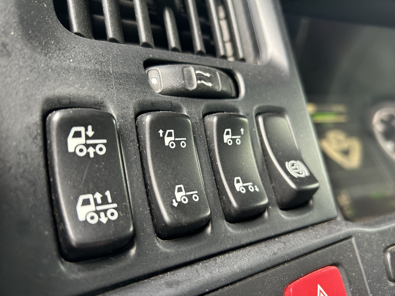 Тягач Scania R520 V8 / Showtruck / Buffl Special Interior / Vol Lucht / Retarder: фото 9