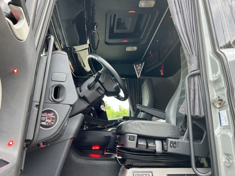 Тягач Scania R520 V8 / Showtruck / Buffl Special Interior / Vol Lucht / Retarder: фото 12