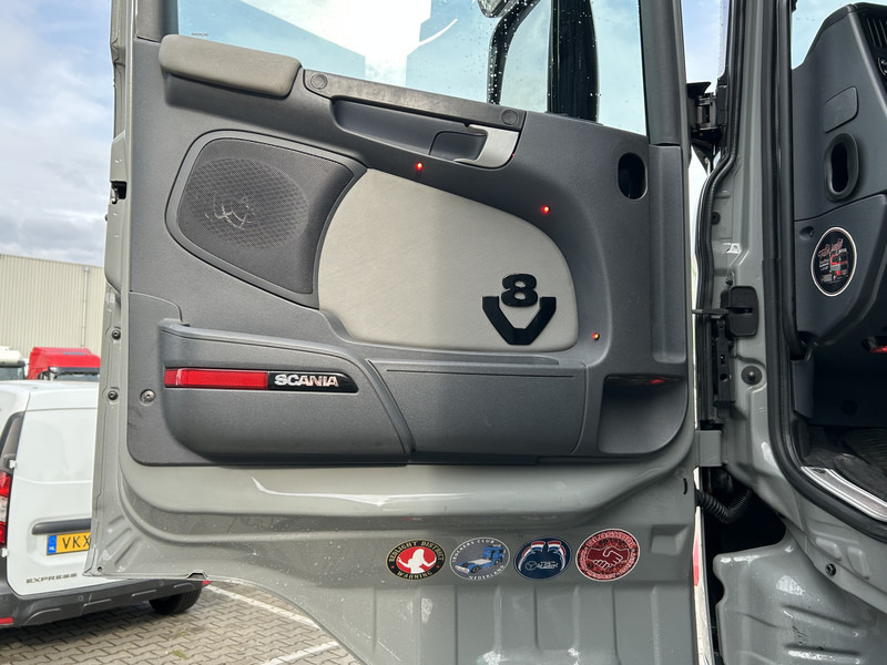 Тягач Scania R520 V8 / Showtruck / Buffl Special Interior / Vol Lucht / Retarder: фото 11