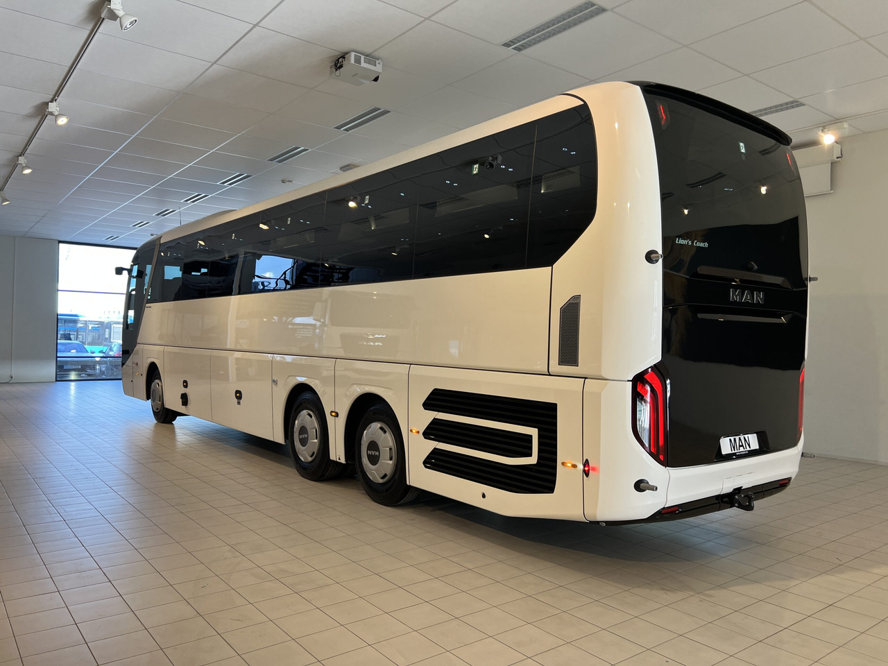 MAN Lions Coach R08 Euro 6E (Dark Edition) - Туристичний автобус: фото 5 MAN Lions Coach R08 Euro 6E (Dark Edition) - Туристичний автобус: фото 5
