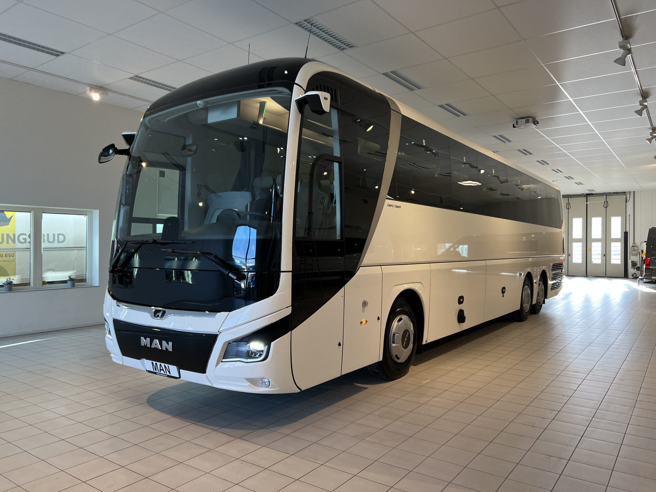 MAN Lions Coach R09 Euro 6E (Dark Edition) - Туристичний автобус: фото 3 MAN Lions Coach R09 Euro 6E (Dark Edition) - Туристичний автобус: фото 3