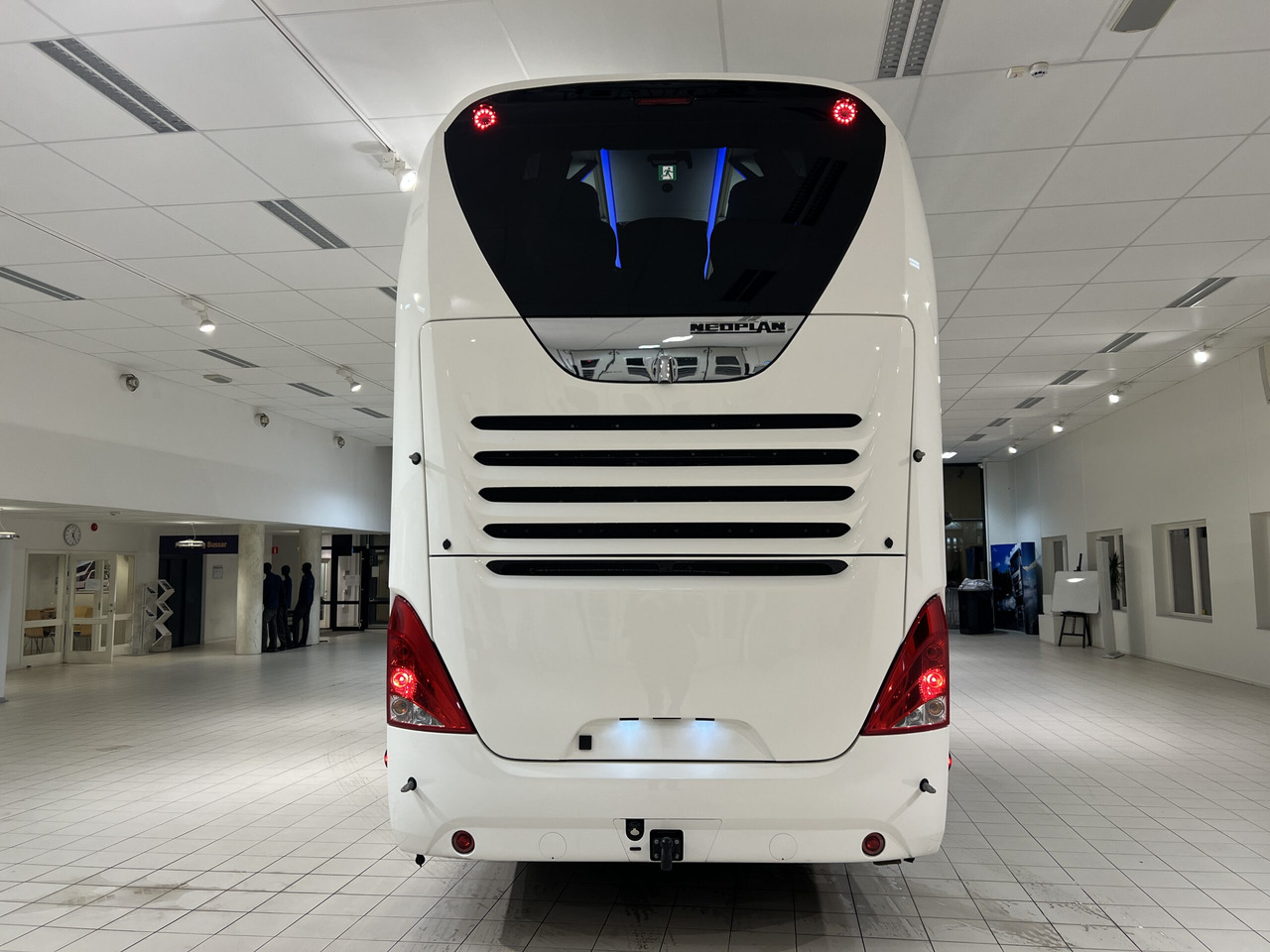 NEOPLAN SKYLINER P06 Euro 6E V.I.P / Exclusive Class (Dark Edition) - Туристичний автобус: фото 5 NEOPLAN SKYLINER P06 Euro 6E V.I.P / Exclusive Class (Dark Edition) - Туристичний автобус: фото 5