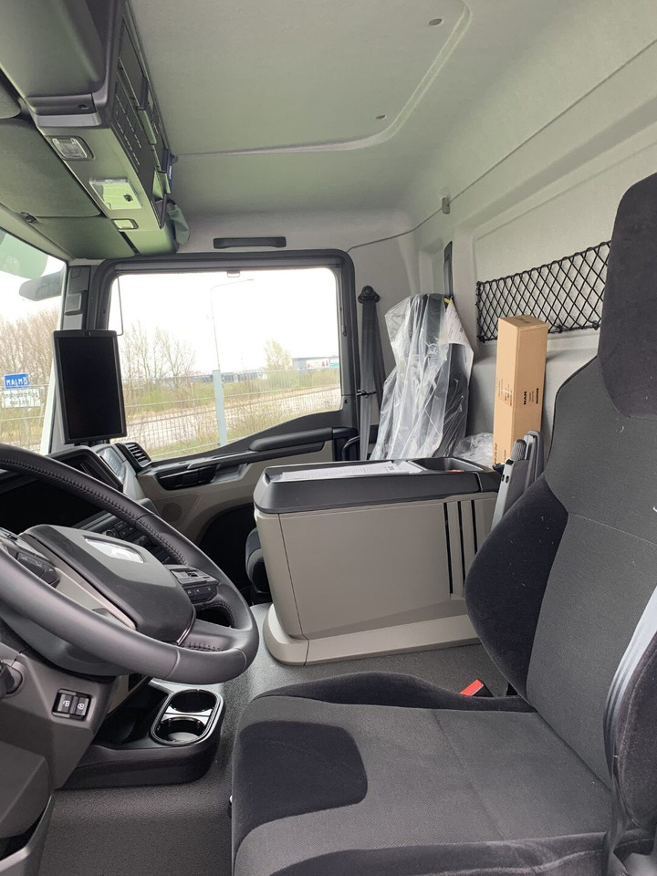 TGM 18.290 4×2 LL Skåp Öppningsbar sida - Вантажівка з закритим кузовом: фото 4 TGM 18.290 4×2 LL Skåp Öppningsbar sida - Вантажівка з закритим кузовом: фото 4