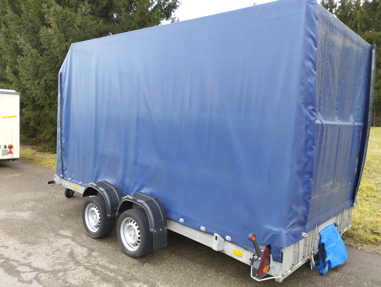 VEZEKO 400 x 187 3,5 t Absenkanhänger Huski 40.35 - Тентований причіп: фото 2 VEZEKO 400 x 187 3,5 t Absenkanhänger Huski 40.35 - Тентований причіп: фото 2