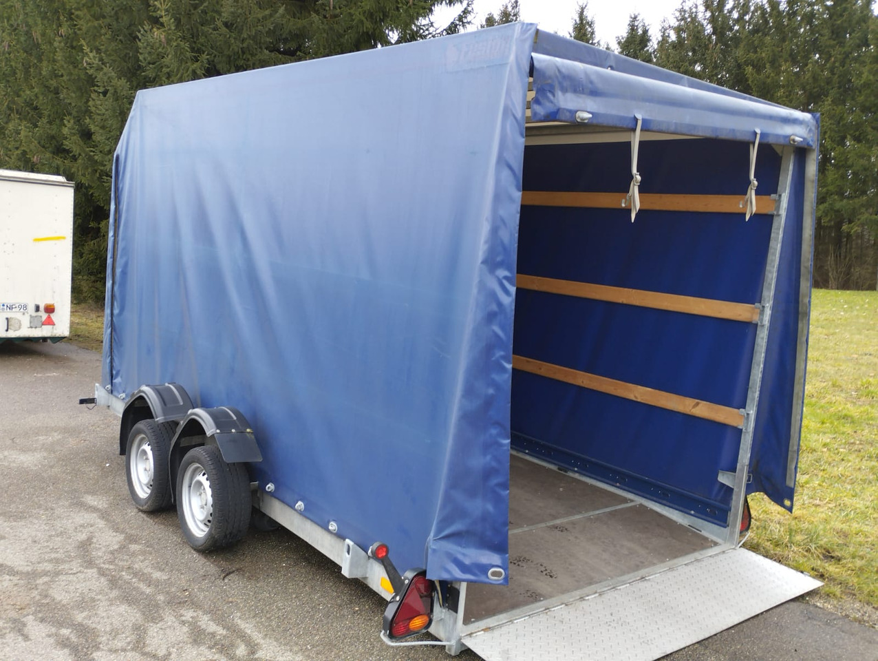 VEZEKO 400 x 187 3,5 t Absenkanhänger Huski 40.35 - Тентований причіп: фото 4 VEZEKO 400 x 187 3,5 t Absenkanhänger Huski 40.35 - Тентований причіп: фото 4