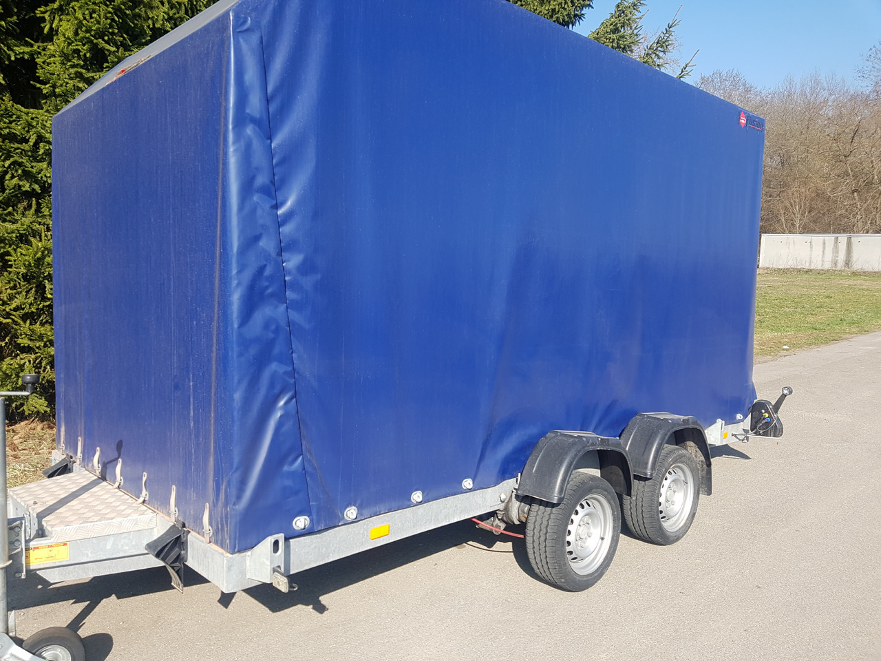 VEZEKO 400 x 187 3,5 t Absenkanhänger Huski 40.35 - Тентований причіп: фото 1 VEZEKO 400 x 187 3,5 t Absenkanhänger Huski 40.35 - Тентований причіп: фото 1