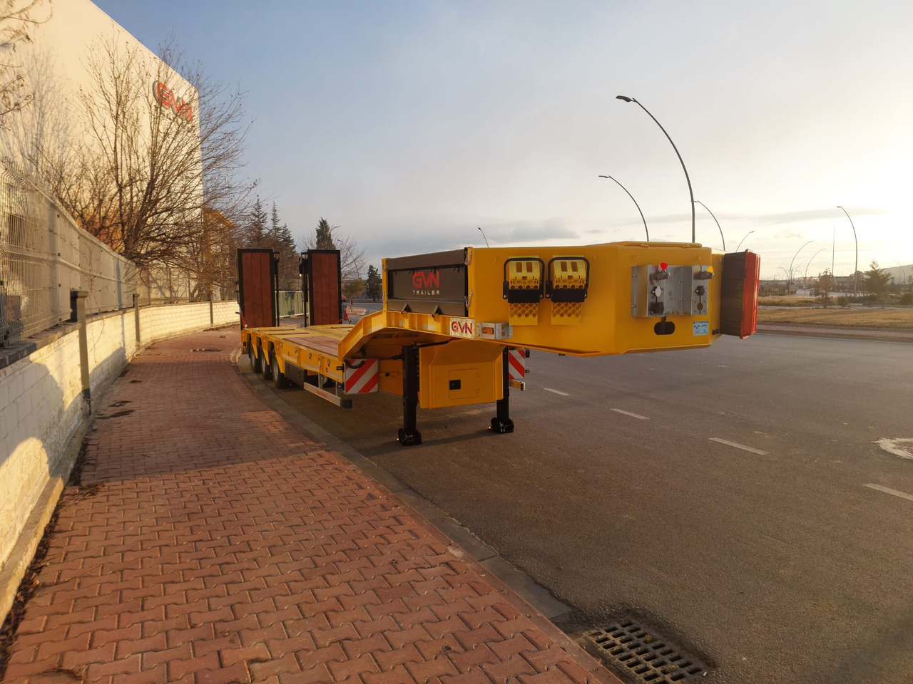 Новий Низькорамна платформа напівпричіп GVN Trailer 3 AXLE LOWBED: фото 21
