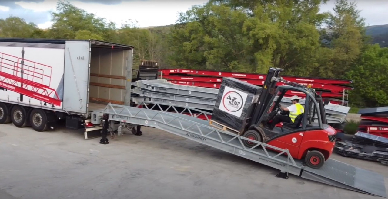 Loading Ramp with with hydraulic tilting bridge - AZ RAMP - STAR- 12T FULL GALVA - Навантажувальна рампа: фото 5 Loading Ramp with with hydraulic tilting bridge - AZ RAMP - STAR- 12T FULL GALVA - Навантажувальна рампа: фото 5