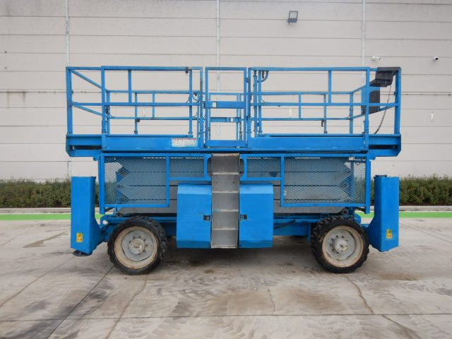Used scissor Lift Diesel 4x4 GENIE GS-4390-RT - Ножичний підйомник: фото 2 Used scissor Lift Diesel 4x4 GENIE GS-4390-RT - Ножичний підйомник: фото 2