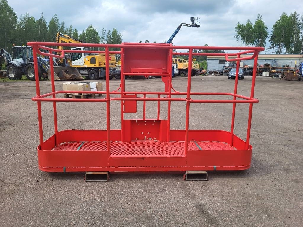 Manitou 200 ATJ kori - Вертикальний щогловий підйомник: фото 3 Manitou 200 ATJ kori - Вертикальний щогловий підйомник: фото 3