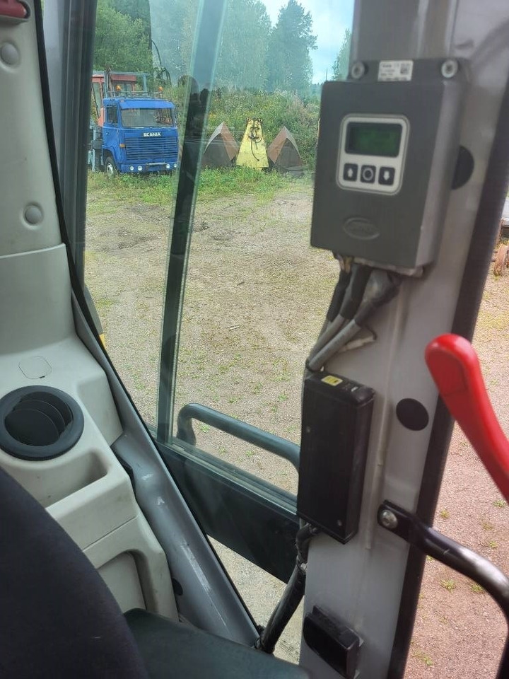 Гусеничний екскаватор New Holland Kobelco E 235 B SR-2: фото 19