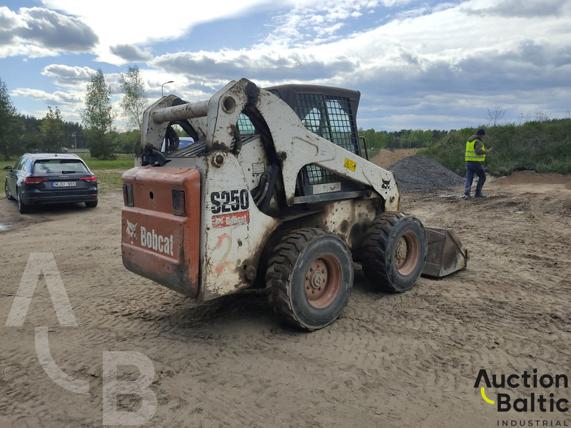 Bobcat S 250 - Міні-навантажувач: фото 4 Bobcat S 250 - Міні-навантажувач: фото 4