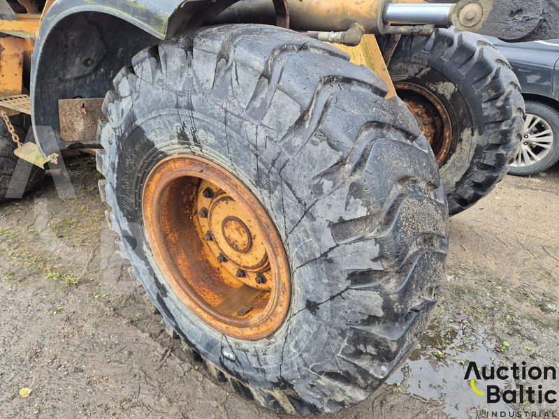 Колісний навантажувач Case 621 D: фото 19