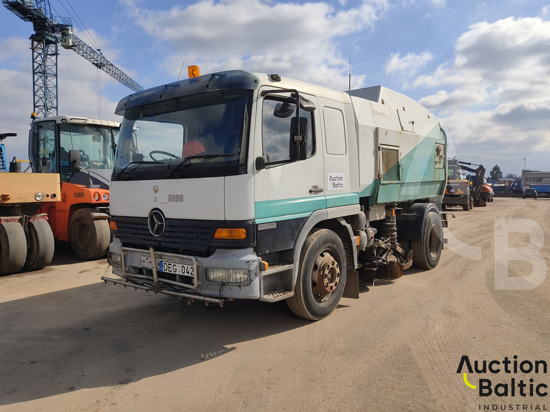 Mercedes-Benz 1517 - Підмітально-прибиральна машина: фото 1 Mercedes-Benz 1517 - Підмітально-прибиральна машина: фото 1