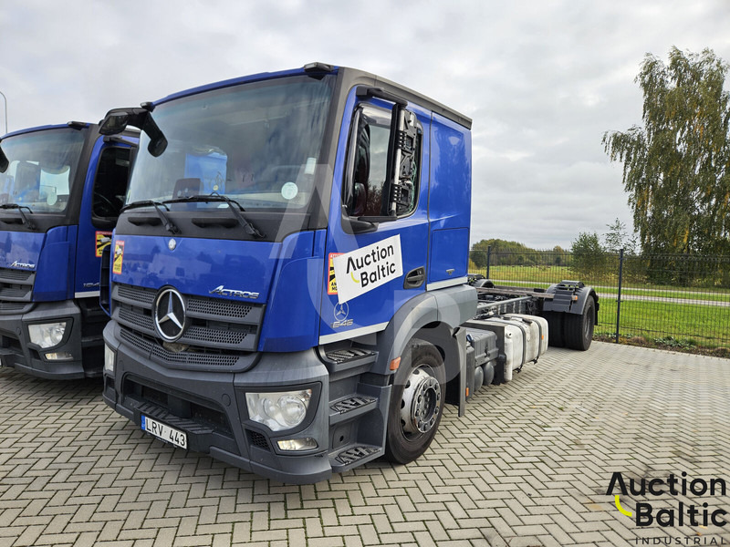 Mercedes-Benz Actros 1843 - Вантажівка шасі: фото 1 Mercedes-Benz Actros 1843 - Вантажівка шасі: фото 1