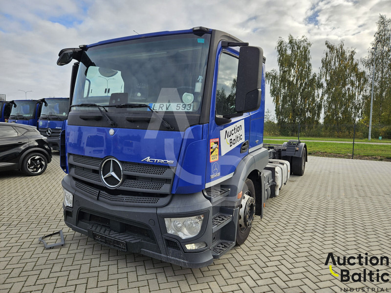 Mercedes-Benz Actros 1843 - Вантажівка шасі: фото 1 Mercedes-Benz Actros 1843 - Вантажівка шасі: фото 1