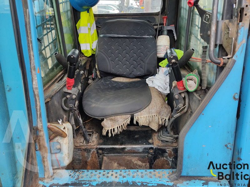 New Holland LS 185 B - Міні-навантажувач: фото 5 New Holland LS 185 B - Міні-навантажувач: фото 5