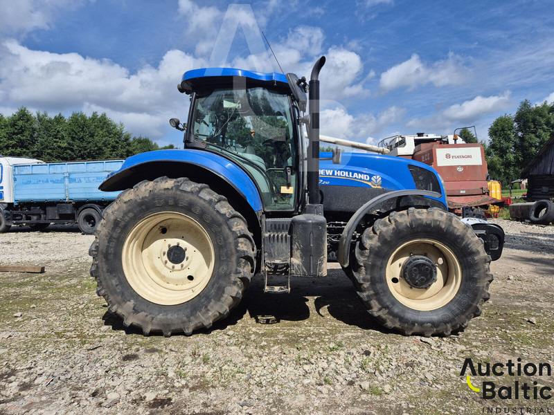 New Holland T 7.210 - Трактор: фото 3 New Holland T 7.210 - Трактор: фото 3