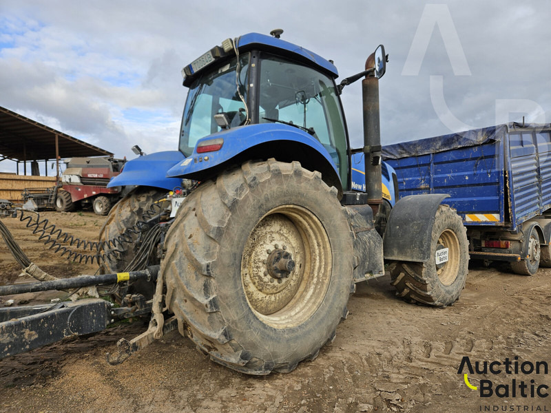 New Holland T 8040 - Трактор: фото 4 New Holland T 8040 - Трактор: фото 4