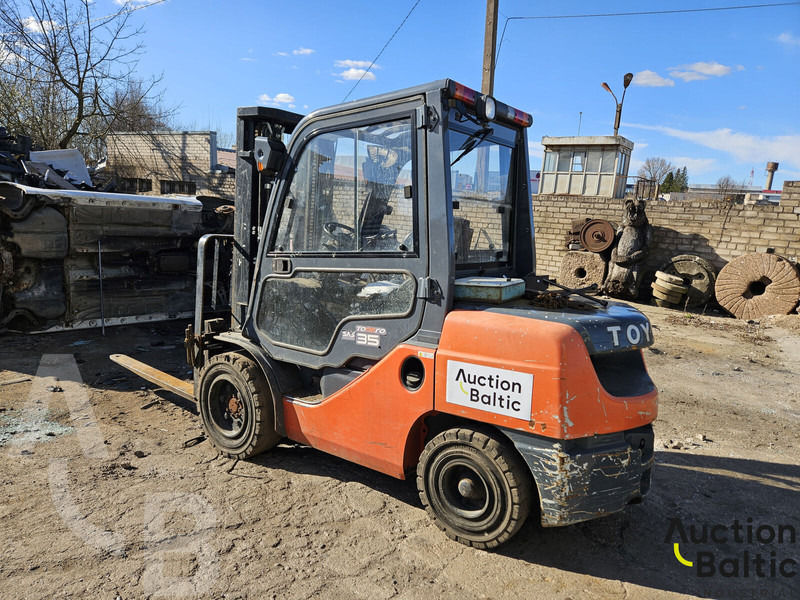 Toyota E 811 - Дизельний навантажувач: фото 4 Toyota E 811 - Дизельний навантажувач: фото 4