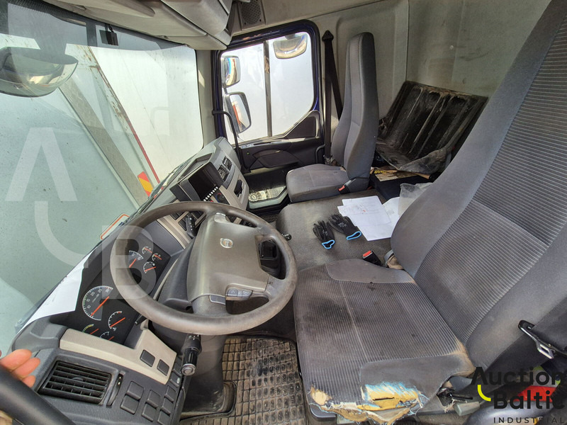 Volvo FL240 - Вантажівка з закритим кузовом: фото 4 Volvo FL240 - Вантажівка з закритим кузовом: фото 4
