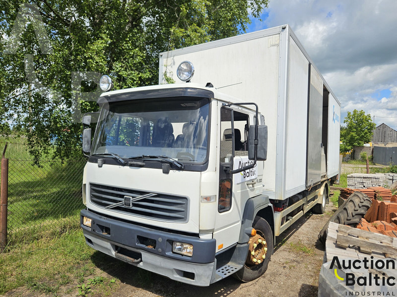 Volvo FL615 - Вантажівка з закритим кузовом: фото 1 Volvo FL615 - Вантажівка з закритим кузовом: фото 1