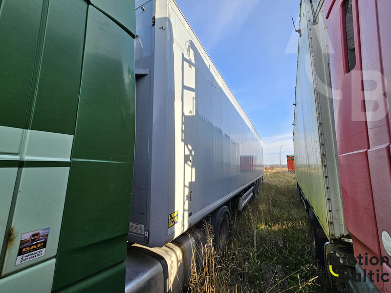 Kraker CF200 - Тентований напівпричіп: фото 2 Kraker CF200 - Тентований напівпричіп: фото 2