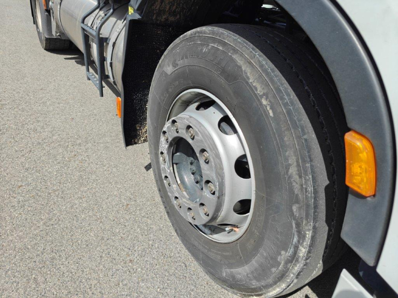 IVECO S-Way AS440S46T/P2LNG Euro6 Intarder Klima - Тягач: фото 3 IVECO S-Way AS440S46T/P2LNG Euro6 Intarder Klima - Тягач: фото 3