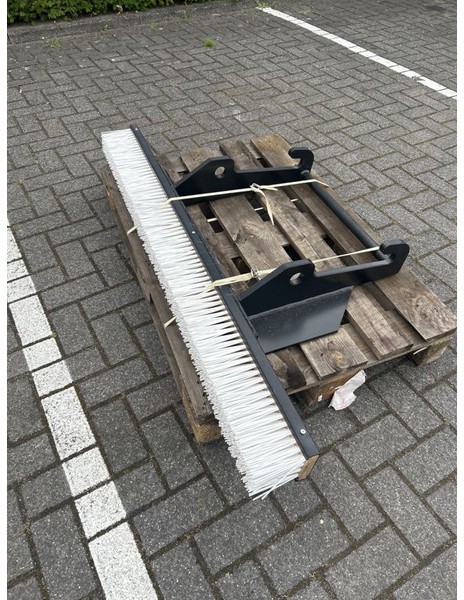 Tobroco Veegborstel 150 cm Giant aanspan - Щітка дорожня в категорії Будівельна техніка: фото 1 Tobroco Veegborstel 150 cm Giant aanspan - Щітка дорожня в категорії Будівельна техніка: фото 1