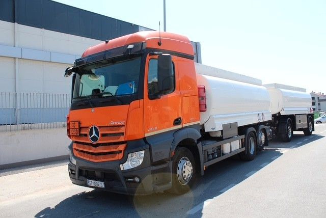 Mercedes-Benz Actros 2548 6x2/4 - Вантажівка цистерна: фото 1 Mercedes-Benz Actros 2548 6x2/4 - Вантажівка цистерна: фото 1