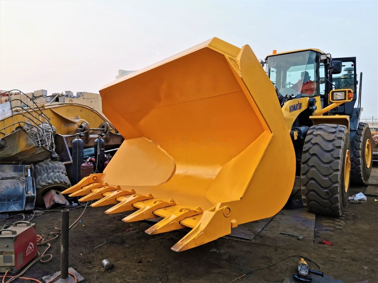 AME Side Dump Bucket - Ківш навантажувача в категорії Навантажувачі: фото 2 AME Side Dump Bucket - Ківш навантажувача в категорії Навантажувачі: фото 2
